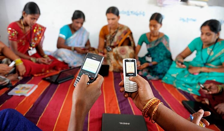 दो करोड़ महिलाओं को मिलेगा मुफ्त मोबाइल और वाई फाई