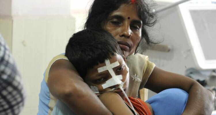 61 बच्चे और मरे गोरखपुर में, क्या जान बचाने का कोई विकल्प नहीं?